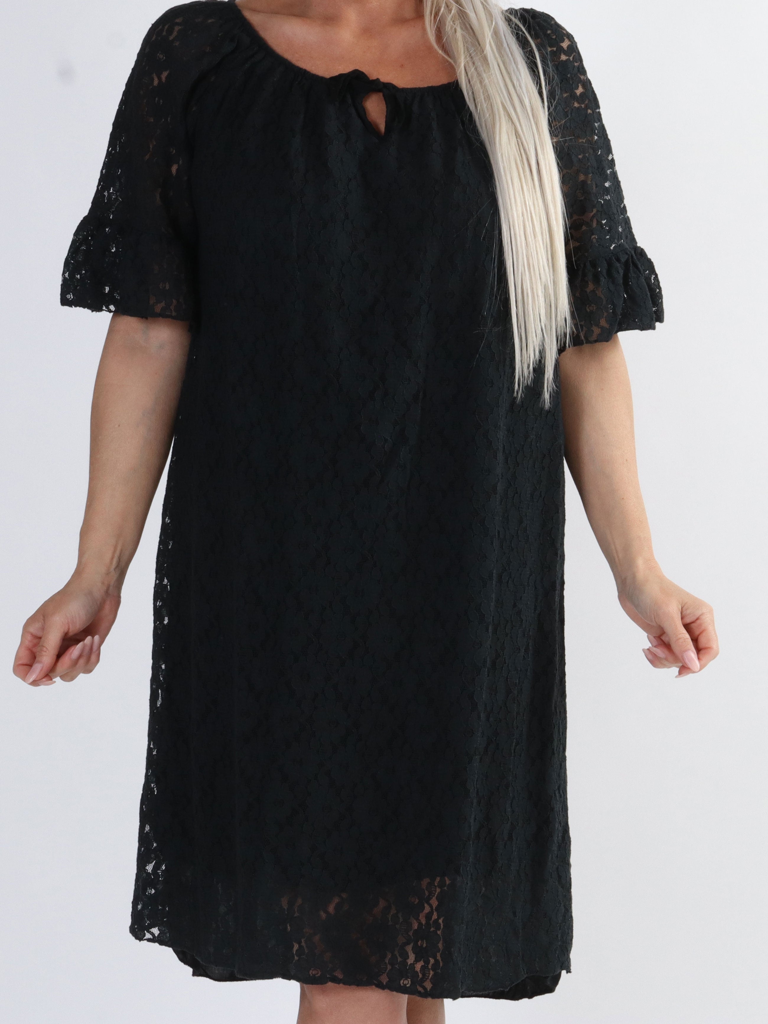 Arisha - Sød plus size blondekjole